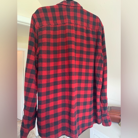 GUESS Buffalo Check Flannel Button Up 🦬 - Picture 2 of 3
